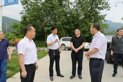 省公路局一级调研员陈太平来我县调研公路工作