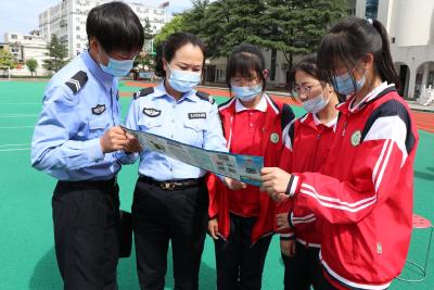 城关镇“反电诈”宣传“入眼入心”