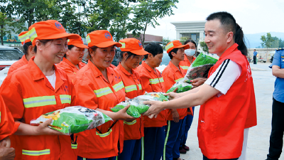 房县：情暖环卫工