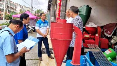 县农机服务中心强抓农机安全隐患排查