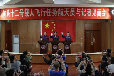 明日出征！神舟十二号航天员精彩亮相！