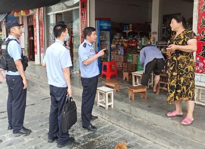 房县一村民家中违规存放汽油，结果被...