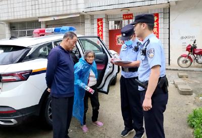 老太深夜迷路 民警护送回家