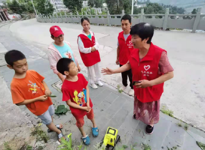 房县姚坪乡新时代文明实践“敲门行动”助力防溺水宣传教育