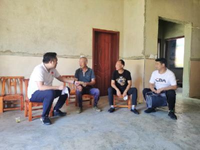 野人谷镇开展“八一”走访慰问活动 