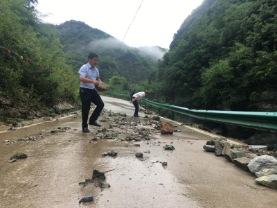 铁肩担使命，勠力保安澜——军店镇党员干部奋战防汛抗灾一线