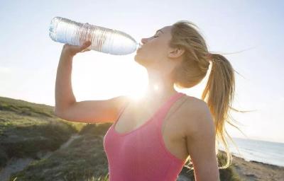 高温防护攻略：避免剧烈运动 出门做好防护 切记过度贪凉