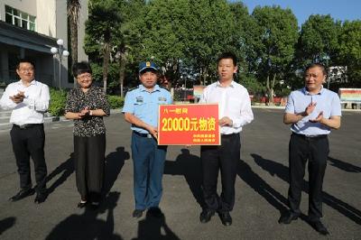 纪道清带队开展“八一”走访慰问