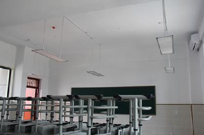 中华慈善总会为县一中新校区捐赠护眼灯