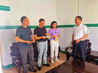 城关镇：党委关怀送温暖 慰问党员暖人心 