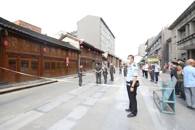 房县法院强制执行腾空西关印象一处房屋