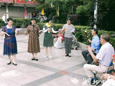 房县城关镇“小竹板”唱响村级换届清朗氛围