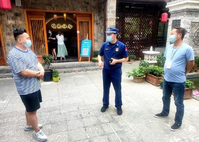 房县消防救援大队深入开展民宿消防安全专项检查