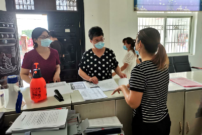 徐锦凤督导化龙堰镇疫情防控防汛安全工作