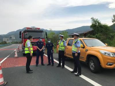 房县消防大队联合开展高速隧道消防设施熟悉及消防安全检查