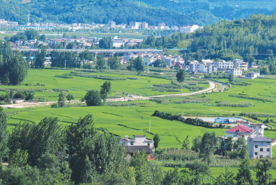 路畅景美三溪沟