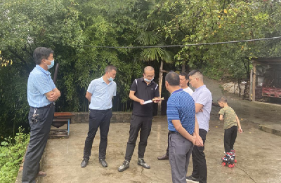 县自然资源和规划局上门服务村民“家门口”办理《乡村建设规划许可证》