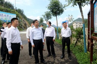 黄剑雄来房调研时强调:把自身优势潜力研究透 推动县域经济争先进位