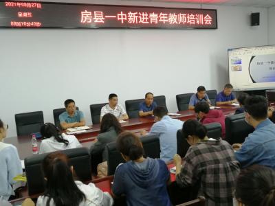 县一中开展新进青年教师培训活动