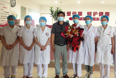 致敬医师节：县保健院领导慰问一线医生