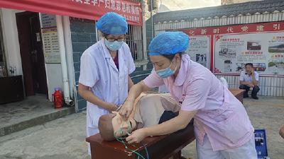 争分夺秒！我县开展危重孕产妇救治演练