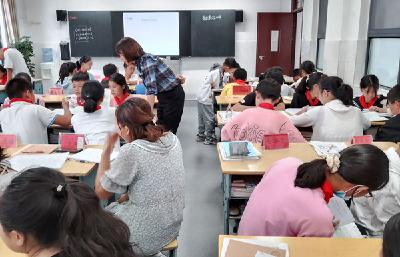 城关一中：开展“创最优的班级、做最好的自己”专题培训
