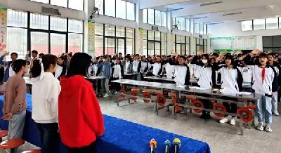 沙河初中开展“请党放心、强国有我”主题班团(队)会系列活动