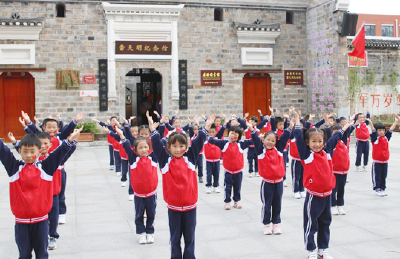 房县幼儿园开展“追寻红色记忆  厚植爱国童心”主题教育活动