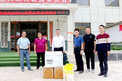 县人民医院：实地走访调研 助力乡村振兴