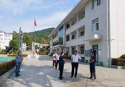 县教育局检查指导尹吉甫学校疫情防控工作