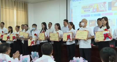 我县隆重庆祝第37个教师节
