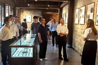 市党史学习教育办公室来房开展党建活动  