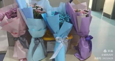 房县人民医院全科医学科: 关怀暖人心，鲜花送医护