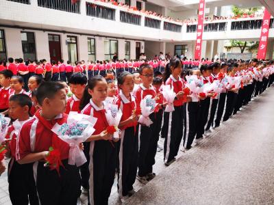 我县隆重庆祝第37个教师节