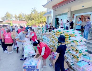 爱心捐赠 传递温暖