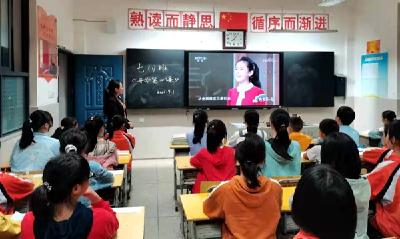 沙河初中认真组织全体学生观看“开学第一课”