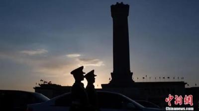 英雄，民族最闪亮的坐标！