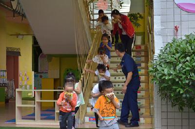 县幼儿园开展“开学第一课”消防宣教活动