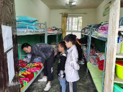 九道中学：开展“大手牵小手”活动 助力新生成长