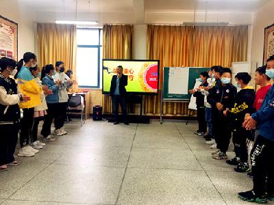 县东城小学：举行“情暖童心，爱寄留守”关爱留守儿童系列活动