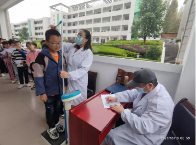 快乐体检、健康成长——七河中学开展学生健康体检活动