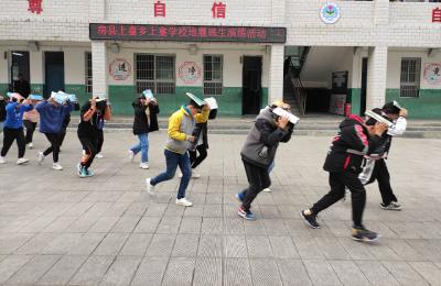 上龛学校开展防震疏散演练活动