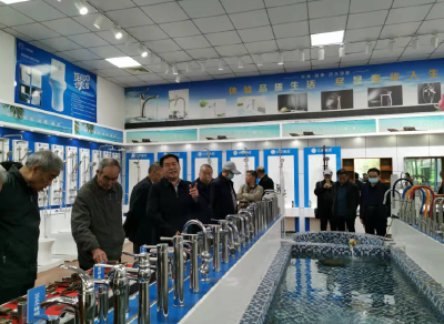 县科经局组织离退休老干部欢度重阳佳节