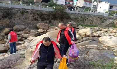 万峪河乡开展志愿服务扮靓家园活动