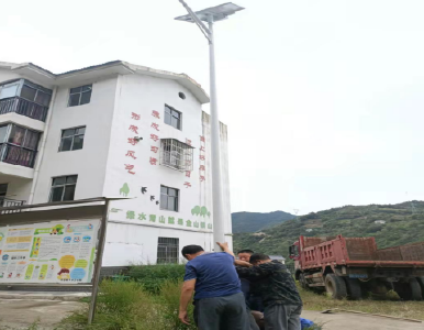 照亮百姓“幸福路”——县人社局驻庆口村乡村振兴工作队为村庄安装40盏路灯