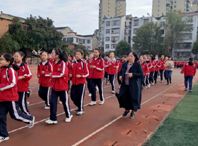 “激情跑操 绽放光芒”——房县实验小学分校区开展花样课间操活动