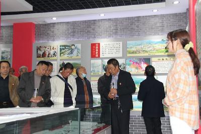 县教育局组织退休老干部开展重阳节参观考察活动