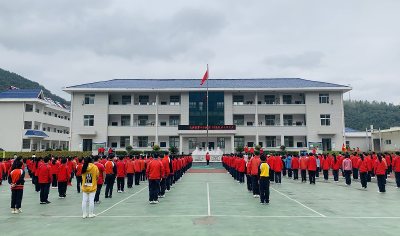 尹吉甫学校庆祝少先队建队日暨新队员入队仪式