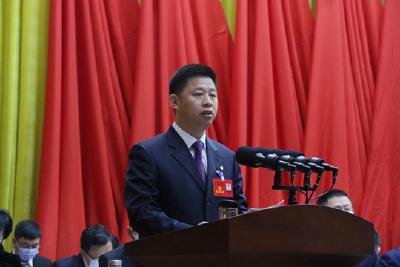 纪道清参加军店城关窑淮红塔代表团分组讨论