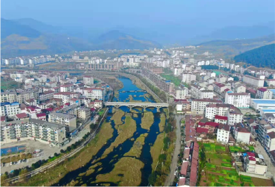 青峰镇：建设“四好农村路” 铺出发展快车道